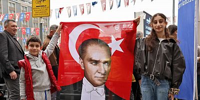 Büyükşehir'den Cumhuriyet Bayramı'na özel Türk bayraklı Atatürk posteri