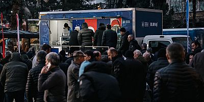 Büyükşehir’den vatandaşa sıcak çorba ikramı