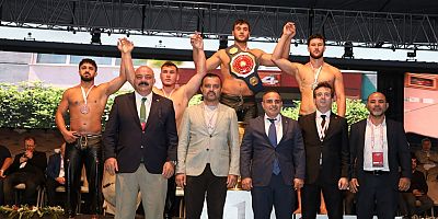 Büyükşehir güreşçisinden Cumhurbaşkanlığı Kupası’nda üçüncülük başarısı