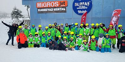 Büyükşehir’le öğrencilerin kayak keyfi