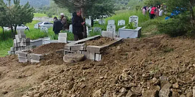 Çekyattan düşen Bertuğ öldü, sinir krizi geçirip hastaneden ayrılan babası kazada hayatını kaybetti