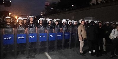 CHP İstanbul İl Binası önünde polis; Yurttaşların geçişine izin vermiyor