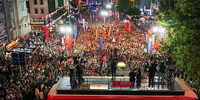 CHP, 'Millet İradesine Sahip Çıkıyor' mitinglerinin yenisini Bahçelievler'de düzenledi.