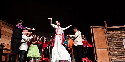 ‘Deli Ayten’ Müzikali Yüreklere İşledi