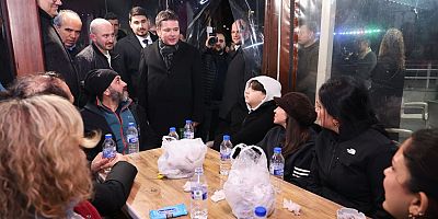 Erkan Aydın Abdal Meydanı’nda Vatandaşlarla Sahur Yaptı