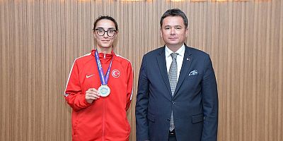  Erkan Aydın Bursa’nın Gururu Şampiyon Sporcuyu Ağırladı