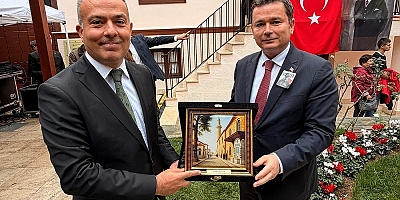  Erkan Aydın Selanik’te Atatürk’ü Andı