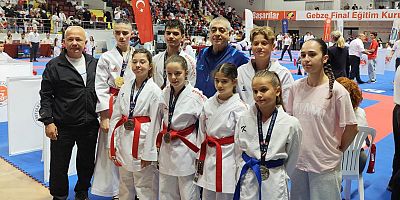 Gemlik Belediyespor Karate Takımı'ndan Gebze'de Büyük Başarı: 8 Sporcu, 8 Madalya!