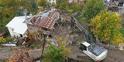 Gemlik’te Metruk Bina Temizliği Devam Ediyor