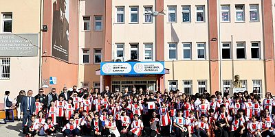 Gemlikspor Forma Dağıtımı Okullarda  Sürüyor