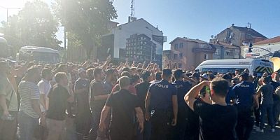 Gölcük Askeri Tersane işçilerinden hükümetin yüzde 17 teklifine tepki: Yolu kapattılar