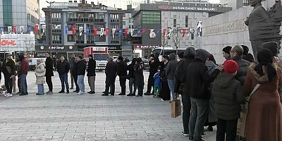 İftar çadırı kuyrukları emeklilerle dolu