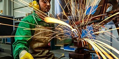 İmalat PMI, COVID-19’dan bu yana en hızlı daralmayı kaydetti