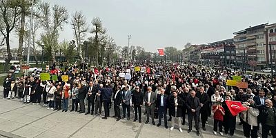 İnegöl’de öğretmenler şiddete karşı ortak eylem yaptı: Okullarda şiddete hayır