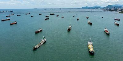 İran basını: 72 saatte 52 İran gemisi ABD ablukasını geçti