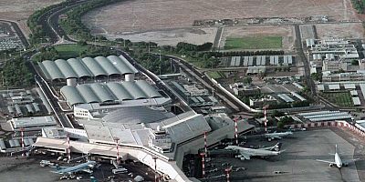 İran, Katar ve Irak'taki ABD üsslerini vurdu.