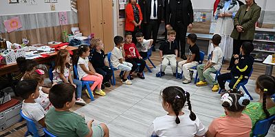 Karacabey Belediyesi’nden 14 Eylül Ortaokulu’na kitap ve anasınıfı seti desteği