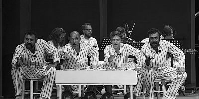 Karacabey’de ; ‘Süleyman ve Öbürsüler’ tiyatro severlerle buluştu