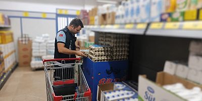 Karacabey Zabıtası’ndan marketlerde kapsamlı kontrol