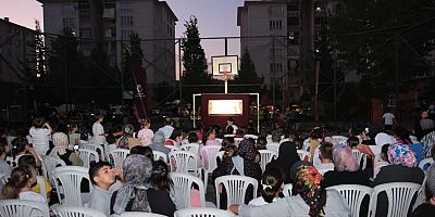 “Karagöz’ün Salıncağı” İlk Gösteriminde Çocuklar Ve Aileler Buluştu