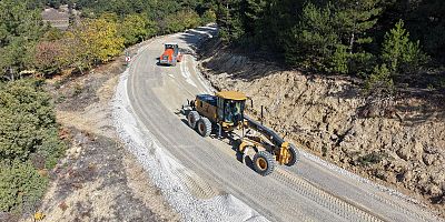 Keles'in üç mahallesinde yol mesaisi