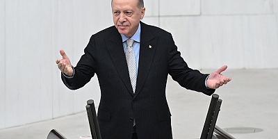 Meclis'te yeni yasama yılı protesto ile açıldı