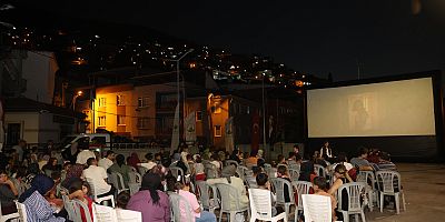 Mollafenari’de Sinema Perdesi Çocuklar İçin Açıldı