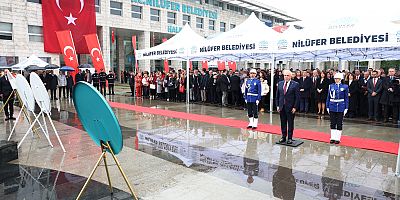 Nilüfer, 23 Nisan’ı Cumhuriyet Meydanı’nda kutladı