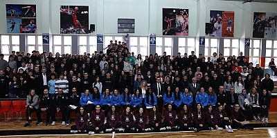 Nilüfer Belediyespor Eker Kadın Voleybol A Takımı Öğrencilerle Söyleşide Buluştu