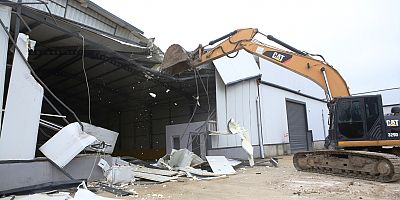 Nilüfer’de 2 günde 4 yıkım