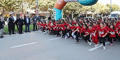 Nilüfer’de bin 749 öğrenci Cumhuriyet için koştu