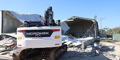 Nilüfer’de kaçak fabrika yıkıldı