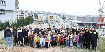Nilüfer’de minikler doğa için fidan dikti