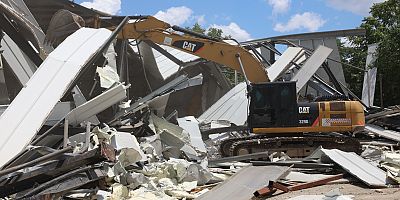 Nilüfer’de toplam 3 bin 300 metrekarelik 3 kaçak yapı yıkıldı