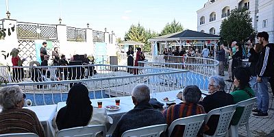 Nilüfer’de Yaşlılar Günü’nde kalpler gençleşti