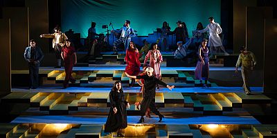 Nilüfer Kent Tiyatrosu’ndan “Lüküs Hayat” ile görkemli sezon açılışı