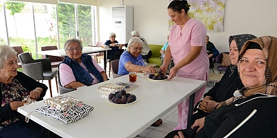 Nilüferli kadınlardan huzurevinde sıcak buluşma
