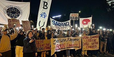 Öğrenciler, gözaltına alınan arkadaşlarını yalnız bırakmadı!