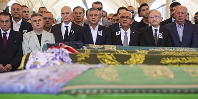Olcay Baykal 'ın cenaze töreninde: Özel ve Kılıçdaroğlu  tokalaştı