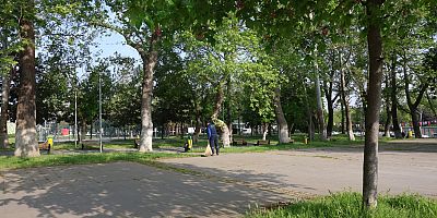 Osmangazi Belediyesi’nden Parklara Günlük Bakım Dokunuşu