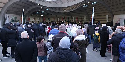 Osmangazi Belediyesi’nin İftar Sofrasında Yüzlerce Kişi Bir Araya Geldi