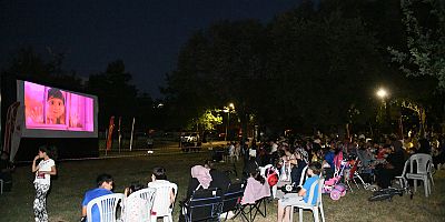 Osmangazi’de Açık Hava Sinema Keyfi Devam Ediyor