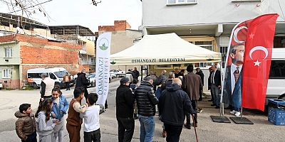 Osmangazi’de Cuma Namazı Çıkışı Vatandaşlara Sıcak Çorba İkramı