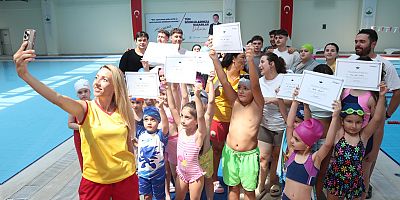 Osmangazi’de Geleceğin Yüzücüleri Sertifikalarını Aldı