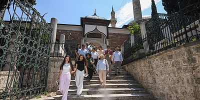 Osmangazi’de Gençler Tanpınar’ın İzinde Bursa’yı Keşfetti