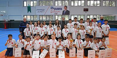Osmangazi’nin Altın Raketleri Türkiye Şampiyonu