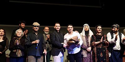 Özgür Aksoy Tiyatro Günleri'ne Görkemli Final