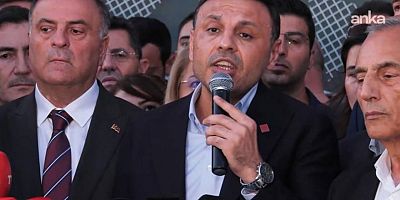 Özgür Çelik'ten il binası önünde flaş açıklama: Görevimizin başındayız