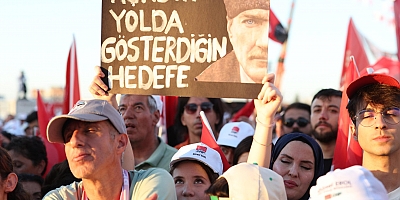 Özgür Özel Malatya mitinginde konuşuyor: 75 bin depremzede hâlâ konteynerde