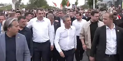 Özgür Özel TBMM'ye yürüyor